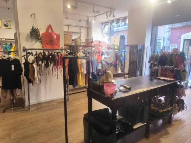 Locale Commerciale in vendita a Murat, Puglia