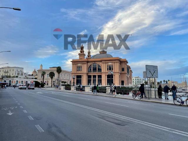 Locale Commerciale in vendita a Municipio 1, Puglia