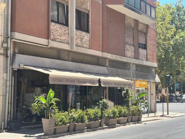 Locale Commerciale in vendita a Quartiere Umbertino, Puglia