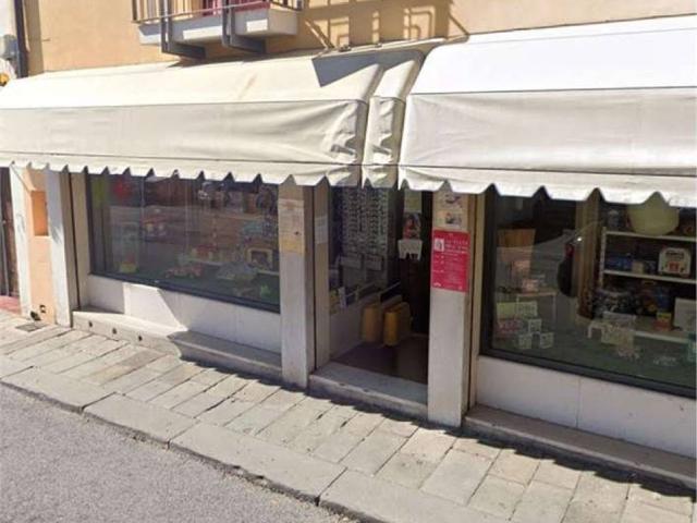 Locale Commerciale in vendita a Angarano, Bassano Del Grappa