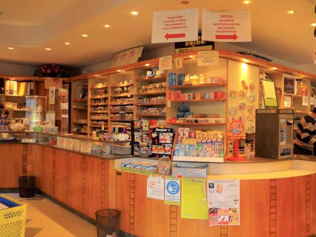 Locale Commerciale in vendita a Bellaria, Reggio Emilia
