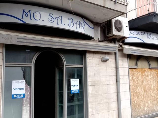 Locale Commerciale in vendita a Belpasso, Sicilia