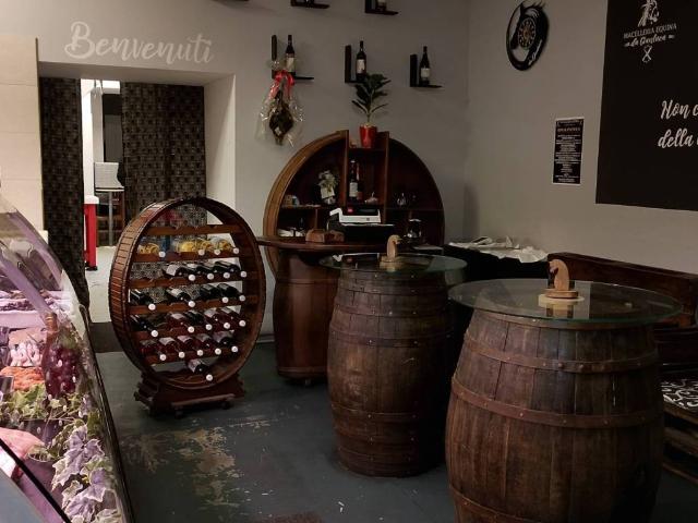 Locale Commerciale in vendita a Belpasso, Sicilia
