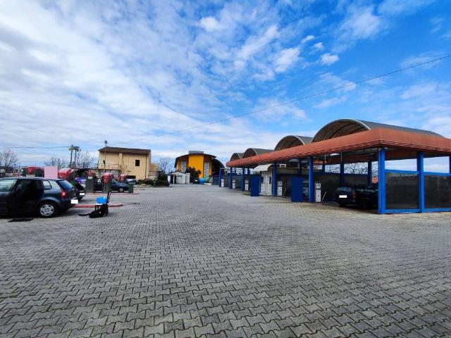 Locale Commerciale in vendita a Benevento, Campania