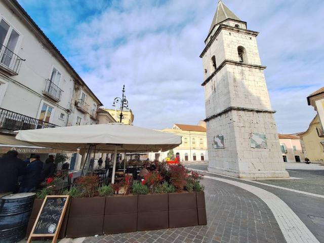 Locale Commerciale in vendita a Ponticelli, Benevento