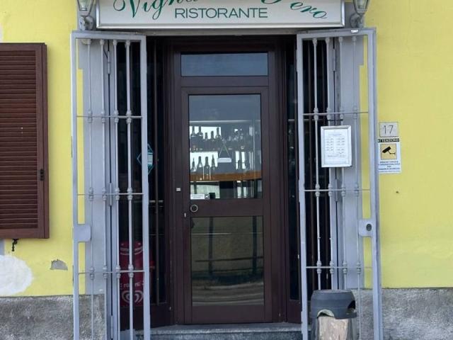 Locale Commerciale in vendita a Bereguardo, Lombardia