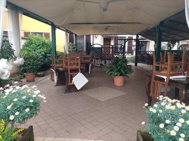 Locale Commerciale in vendita a Bereguardo, Lombardia