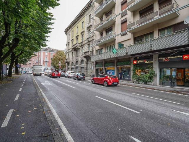 Locale Commerciale in vendita a Borgo Palazzo, Bergamo