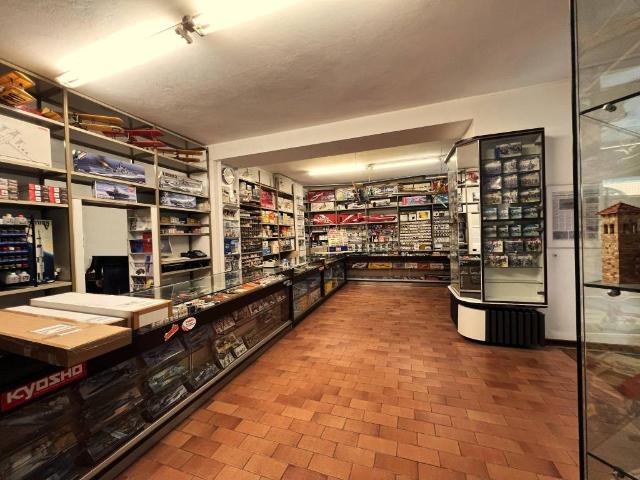 Locale Commerciale in vendita a Città Alta, Bergamo