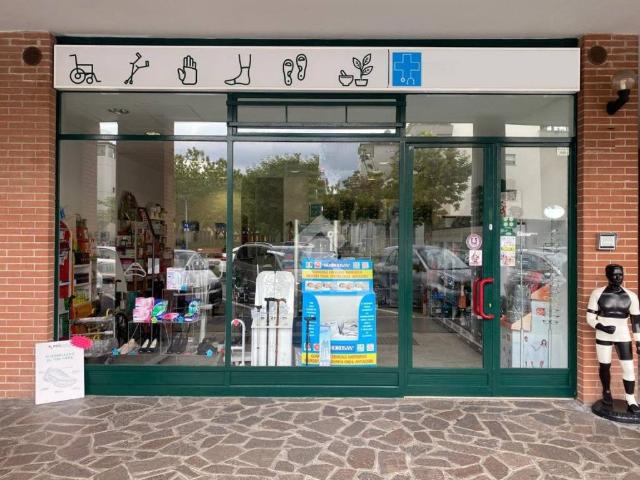 Locale Commerciale in vendita a Villaggio degli Sposi, Bergamo