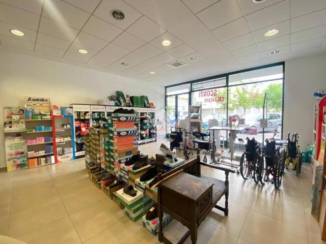 Locale Commerciale in vendita a Villaggio degli Sposi, Bergamo