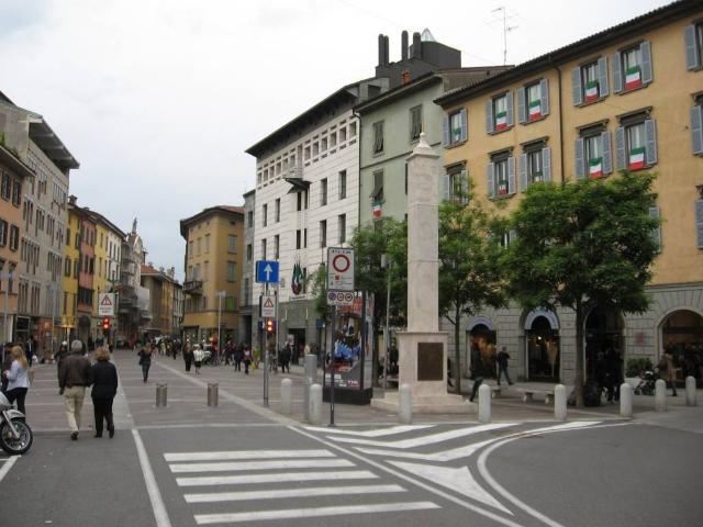 Locale Commerciale in vendita a Città Alta, Bergamo