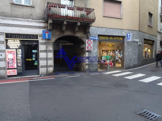 Locale Commerciale in vendita a Ponte San Pietro, Lombardia