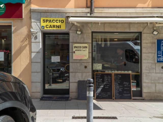 Locale Commerciale in vendita a Città Alta, Bergamo