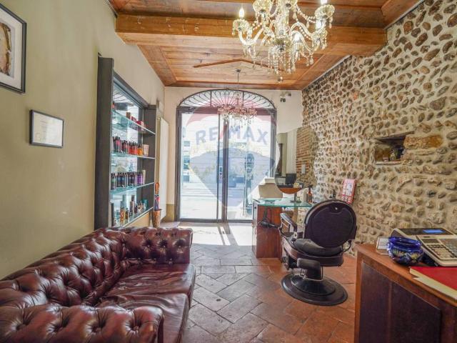 Locale Commerciale in vendita a Città Alta, Bergamo