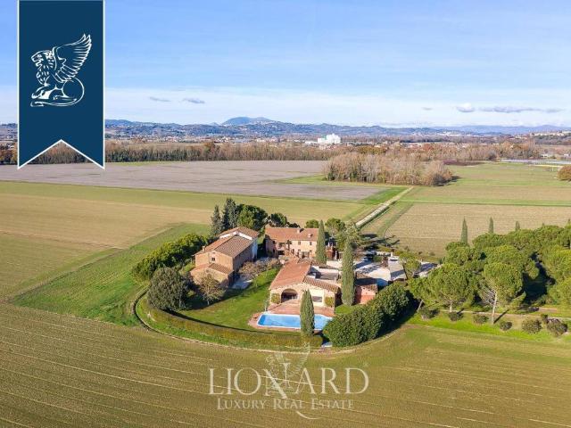 Locale Commerciale in vendita a Bettona, Umbria