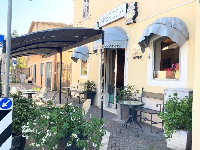 Locale Commerciale in vendita a Bettona, Umbria