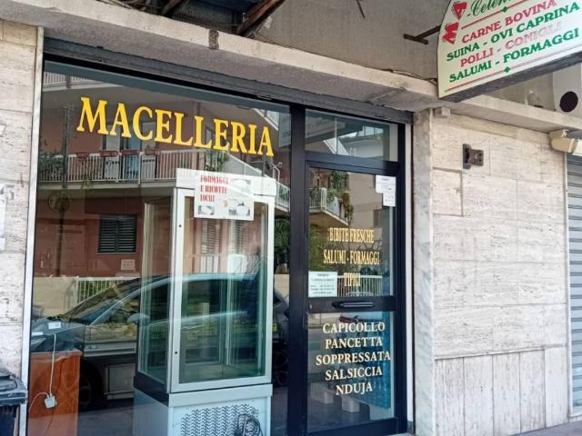 Locale Commerciale in vendita a Calabria, Reggio Calabria