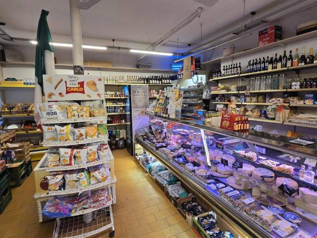 Locale Commerciale in vendita a Favaro di Là, Piemonte