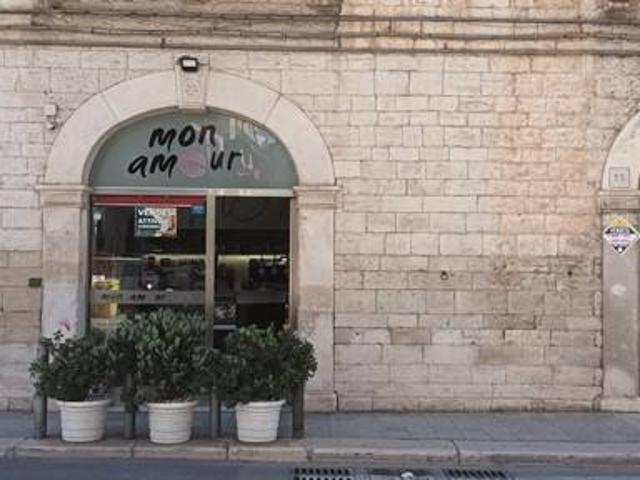 Locale Commerciale in vendita a Puglia, Barletta-andria-trani