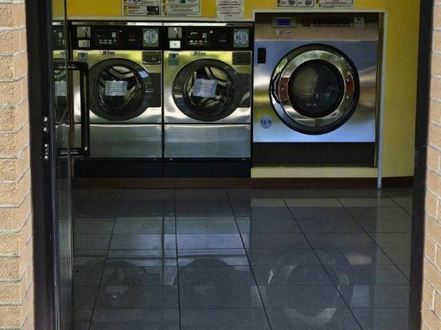 Locale Commerciale in vendita a Bollate, Lombardia