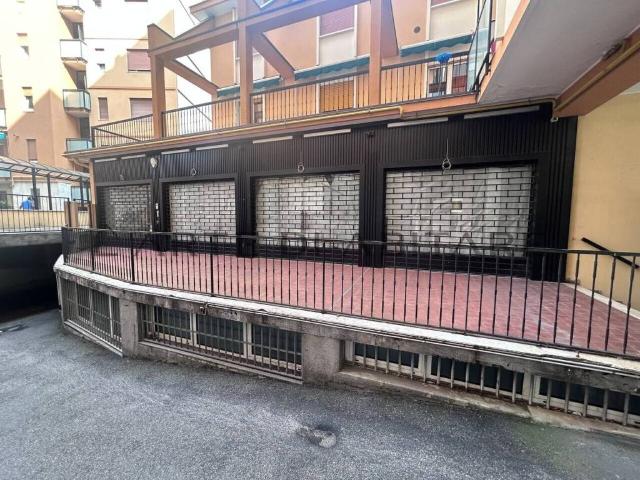 Locale Commerciale in vendita a Ospiate, Bollate