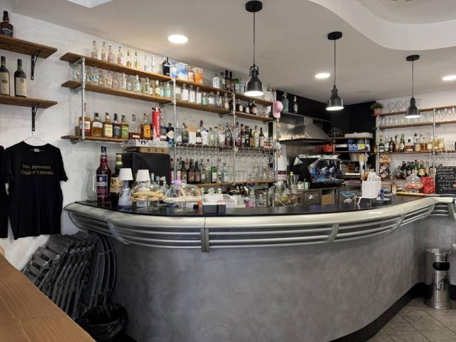 Locale Commerciale in vendita a Santo Stefano, Bologna