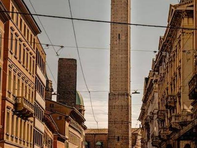 Locale Commerciale in vendita a Porto-Saragozza, Bologna