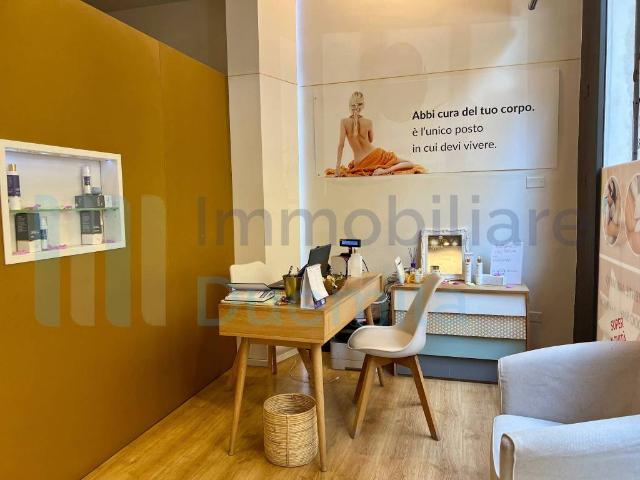 Locale Commerciale in vendita a Porto-Saragozza, Bologna