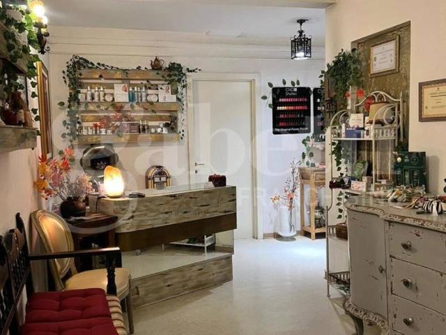 Locale Commerciale in vendita a Santo Stefano, Bologna