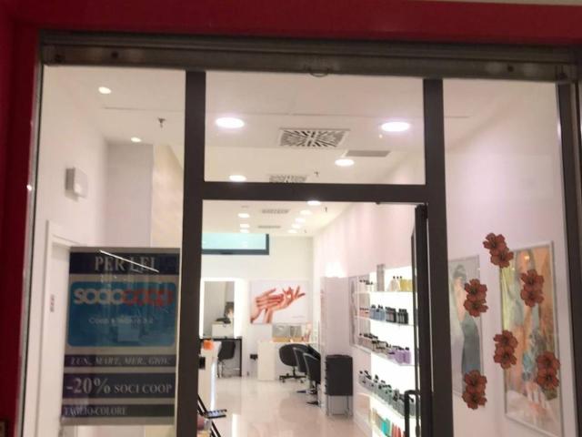 Locale Commerciale in vendita a Porto-Saragozza, Bologna