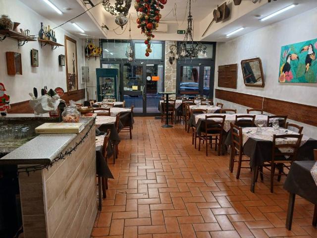 Locale Commerciale in vendita a Santo Stefano, Bologna