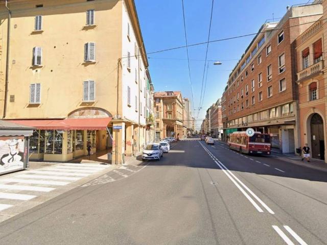 Locale Commerciale in vendita a Porto-Saragozza, Bologna