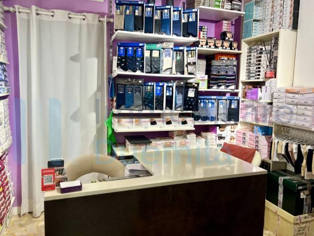 Locale Commerciale in vendita a Santo Stefano, Bologna
