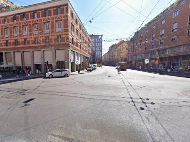 Locale Commerciale in vendita a Porto-Saragozza, Bologna
