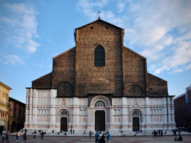 Locale Commerciale in vendita a Casteldebole, Bologna