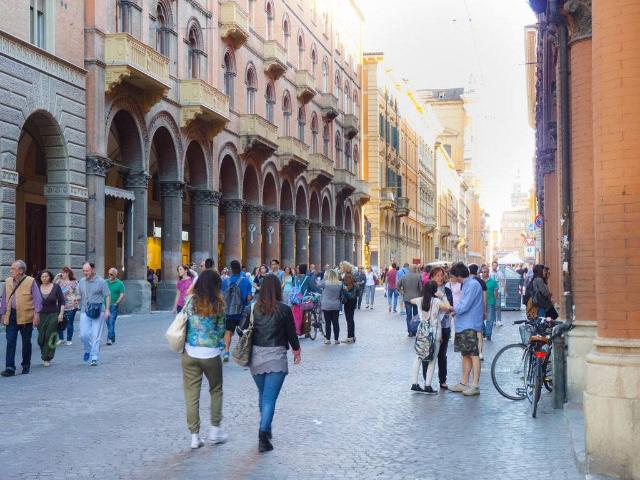 Locale Commerciale in vendita a Santo Stefano, Bologna
