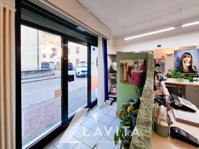 Locale Commerciale in vendita a Oltrisarco-Aslago - Oberau-Haslach, Bolzano - Bozen