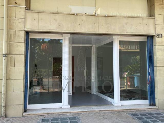 Locale Commerciale in vendita a Bordighera, Liguria