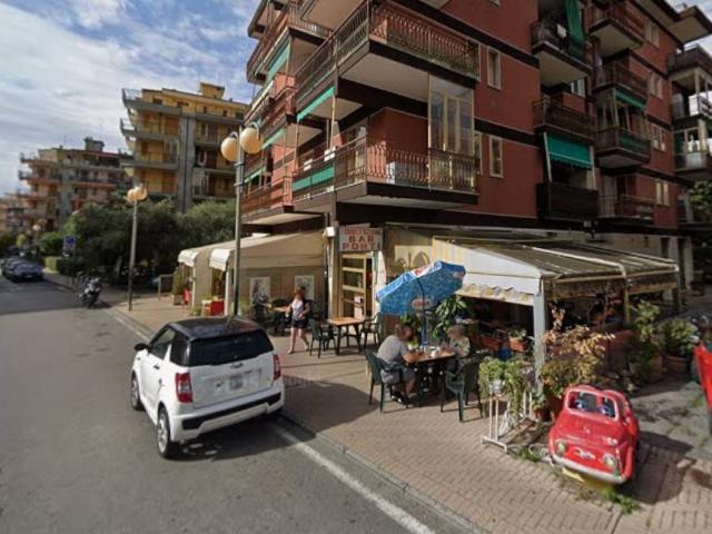 Locale Commerciale in vendita a Borghetto Santo Spirito, Liguria