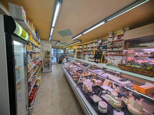 Locale Commerciale in vendita a Piemonte, Cuneo