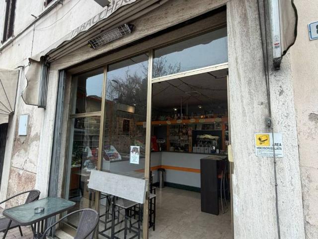 Locale Commerciale in vendita a Borgo Virgilio, Cerese