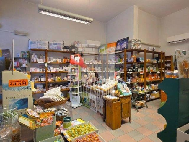 Locale Commerciale in vendita a Borgo Virgilio, Cerese