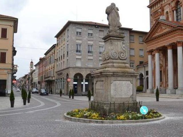 Locale Commerciale in vendita a Piemonte, Novara