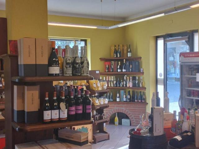 Locale Commerciale in vendita a Piemonte, Cuneo