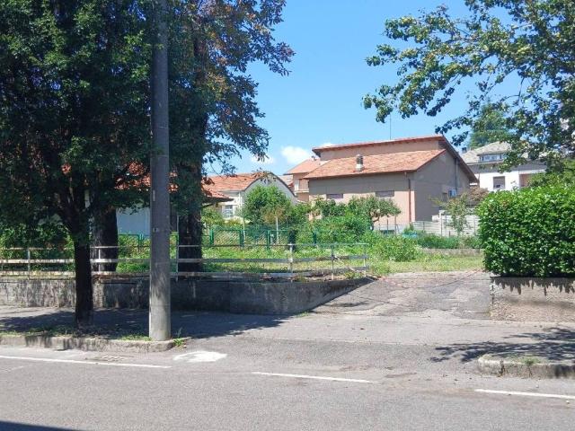 Locale Commerciale in vendita a Bregnano, Lombardia