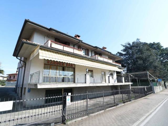 Locale Commerciale in vendita a Brembate, Lombardia