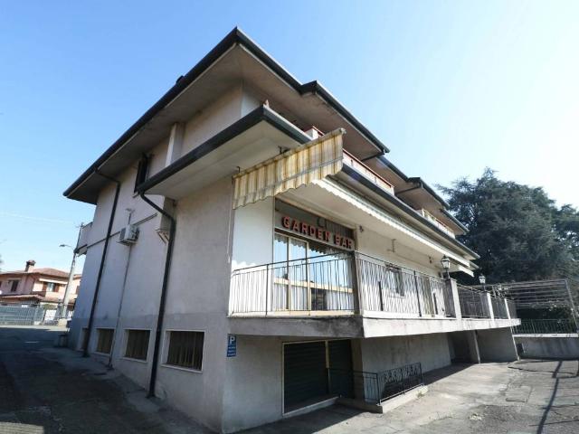 Locale Commerciale in vendita a Brembate, Lombardia