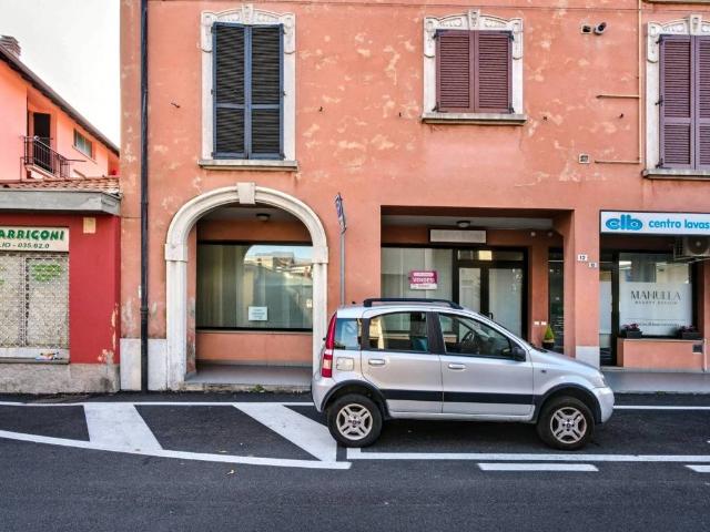 Locale Commerciale in vendita a Brembate Di Sopra, Lombardia