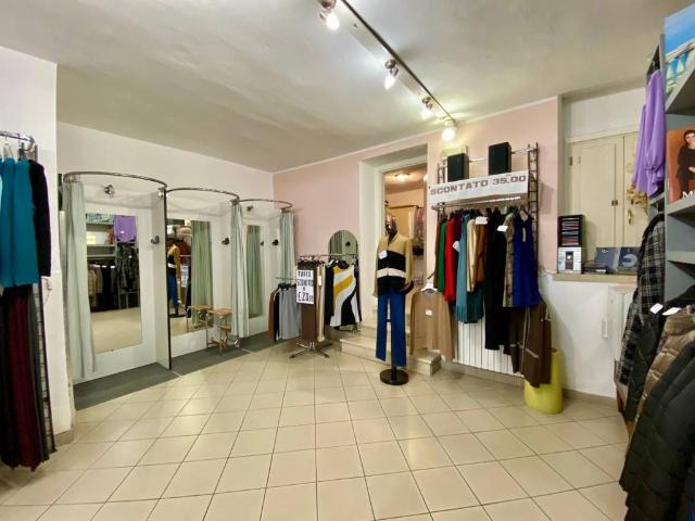Locale Commerciale in vendita a Zona Centro, Brescia